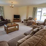 Laal Field House Casa de Férias