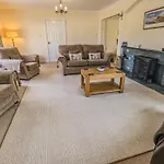 Casa de Férias Laal Field House