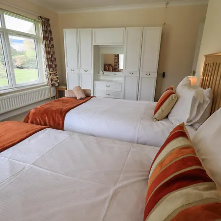 Laal Field House بيت للعطل