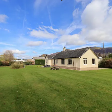 Laal Field House * كيسويك