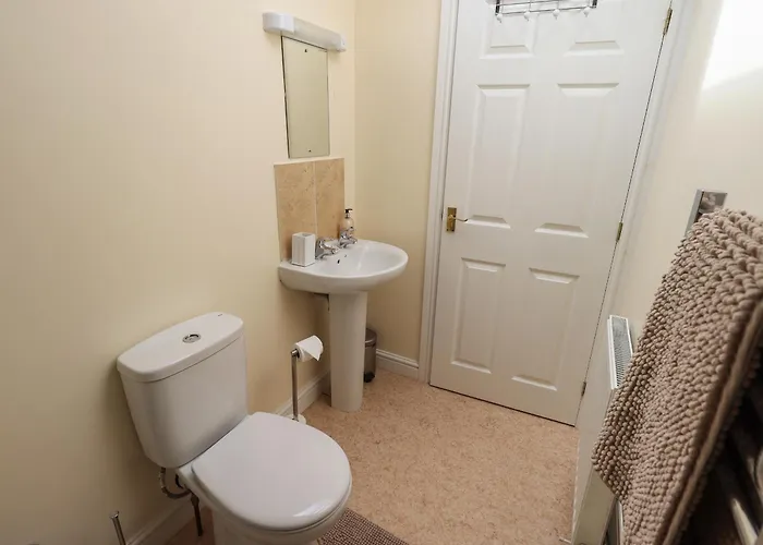 بيت للعطل Laal Field House