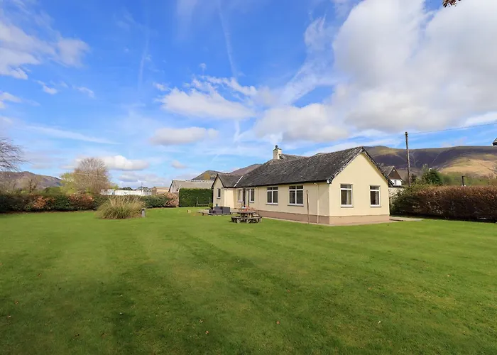 Laal Field House * كيسويك