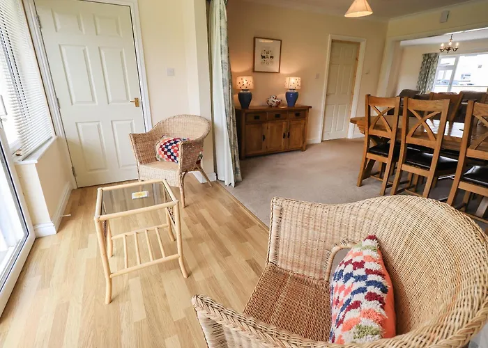 Laal Field House بيت للعطل