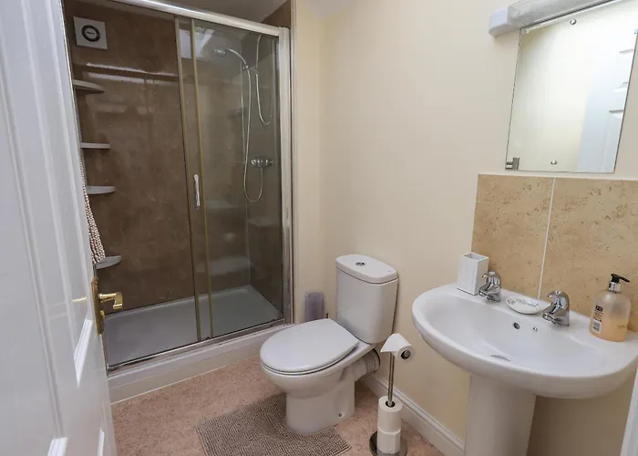 بيت للعطل Laal Field House