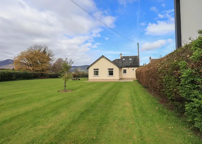 Laal Field House * كيسويك