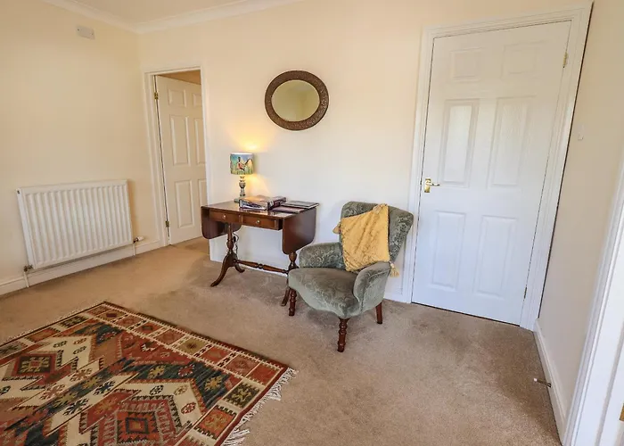 بيت للعطل Laal Field House