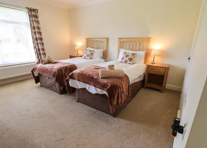 بيت للعطل Laal Field House