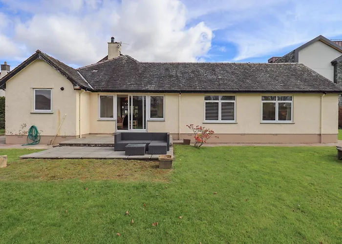 بيت للعطل Laal Field House