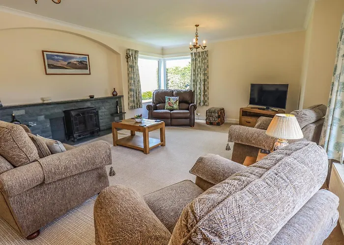 Laal Field House كيسويك